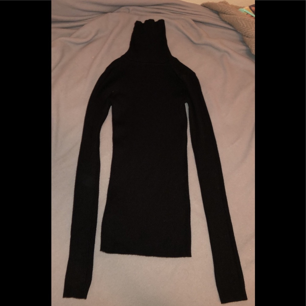 Black LongSleeve TurtleNeck